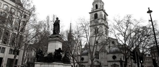 Black and white image of St Clement Danes Church in the Aldwych